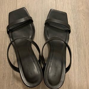 Oak + Fort black heel sandals